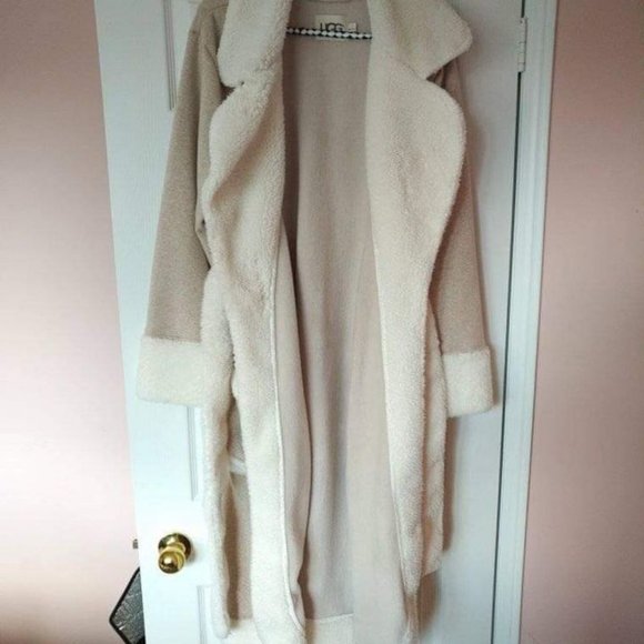 UGG Fleece Robe - Picture 3 of 7